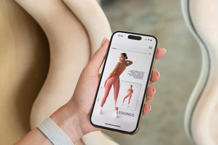 Telefon 14 Pro Screen MockUps 18种手持iPhone 14 Pro 场景屏幕模型UI展示样机